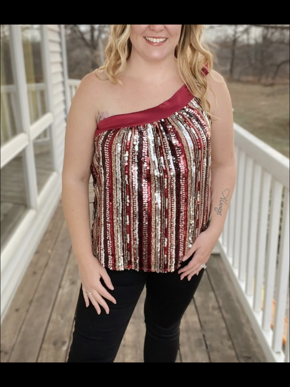 New Savanna Jane Sequin One-Shoulder Women’s Top in Burgundy and Gold Size 1XL - Picture 2 of 4